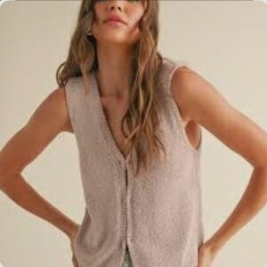 Sleeveless Knit V-Neck Button Vest in Light Taupe, Eye Hook Buttons